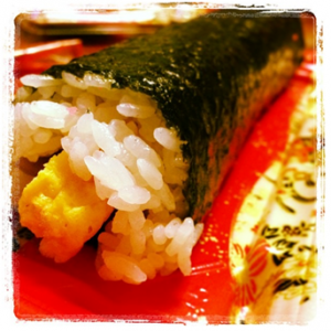 恵方巻きの方角はその年によって変わります。調べてから食べましょう。